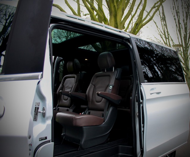 Witte volgbus